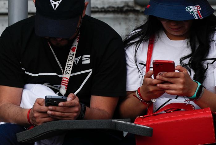 Amenazas por WhatsApp, Facebook o correo podrían castigarse con prisión, en México