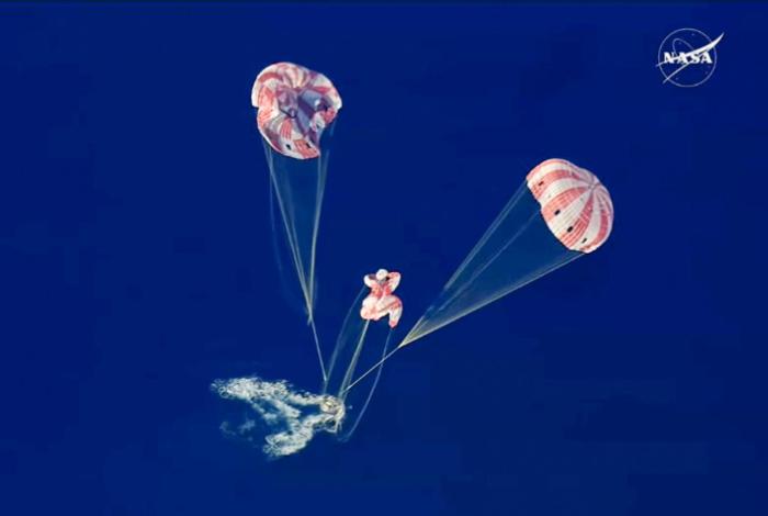 Ameriza en el Pacífico la cápsula tripulada de Artemis II con ayuda de paracaídas