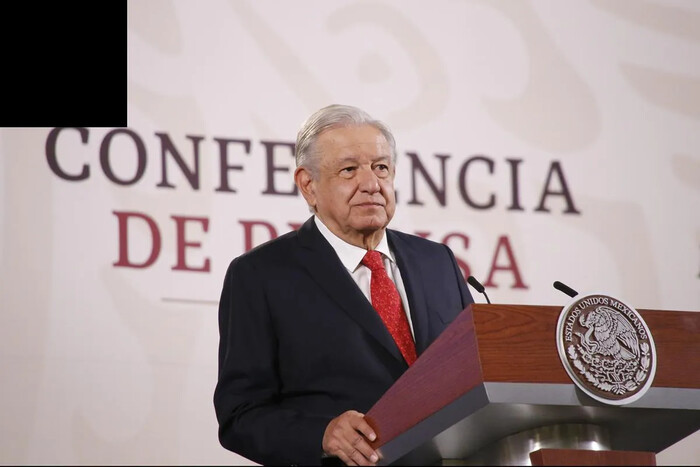 AMLO critica la protesta de la Marea Rosa en el INE