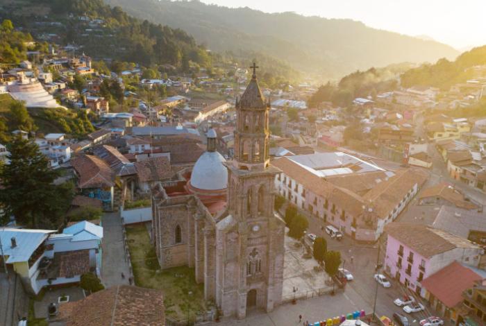 Angangueo cautiva con sus templos y santuarios naturales; vive el misticismo en Semana Santa