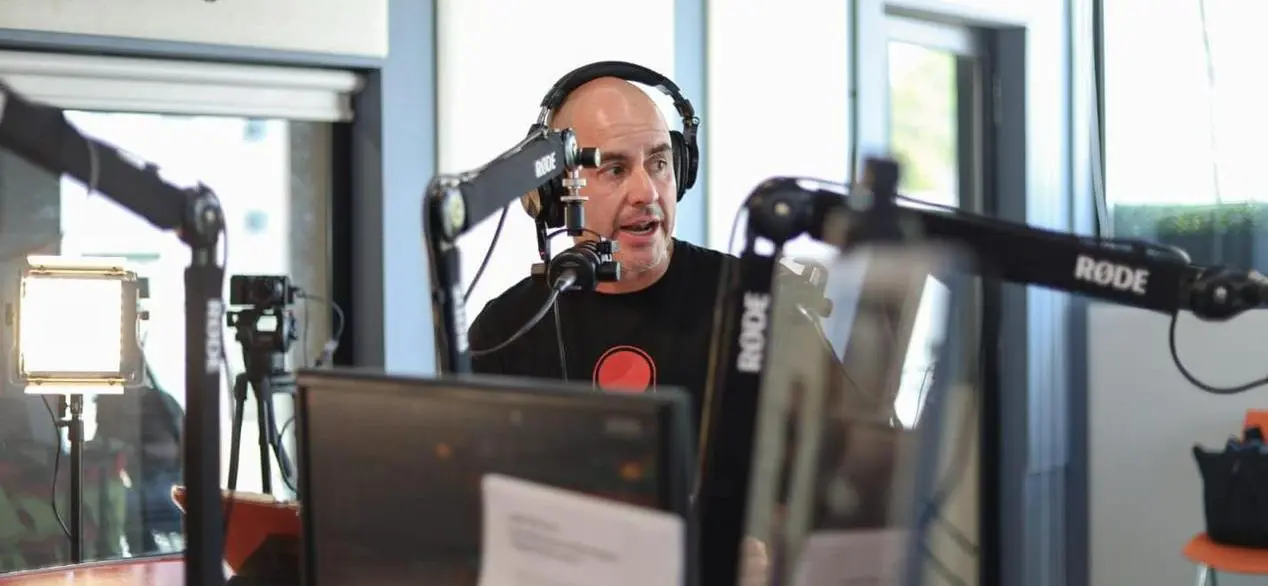 Ante vacaciones escolares, Fito Torres llama a madres y padres a vigilar el consumo digital de niñas, niños y jóvenes