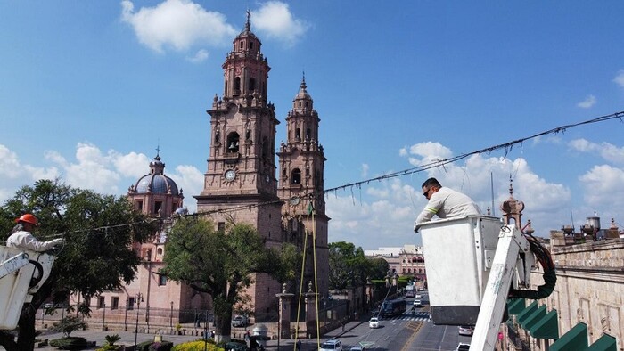 Anuncia Gobierno de Morelia cierres viales por instalación de iluminación decembrina