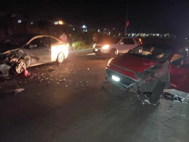 Aparatoso choque de autos en Villas del Pedregal, Morelia