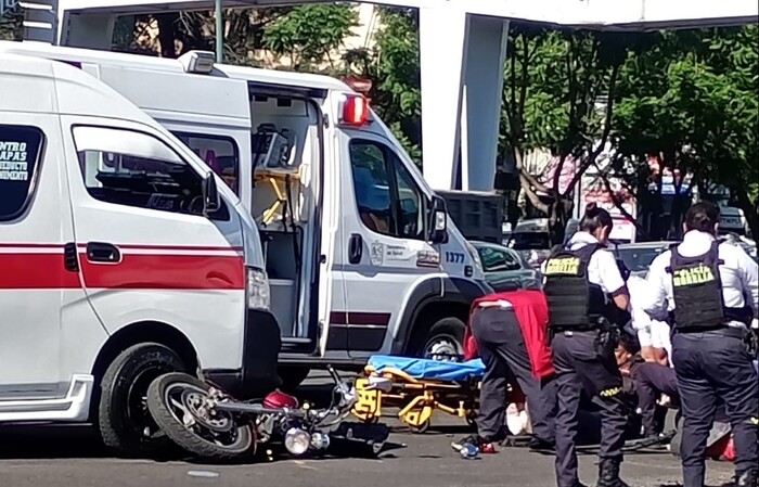 Aparatoso choque entre moto y una combi de la Ruta Roja