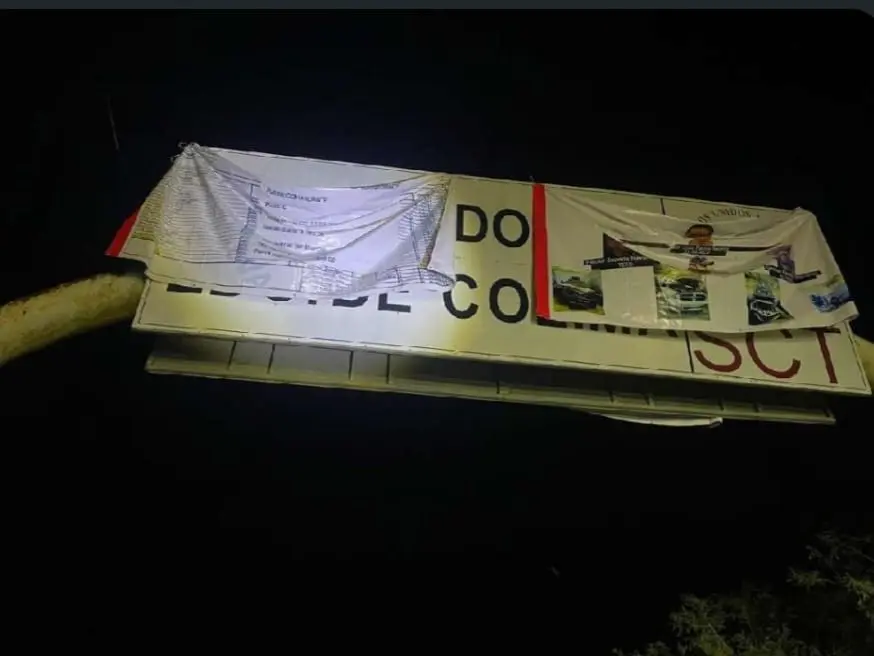 Aparecen narcomantas dirigidas a la policía comunitaria en puente de Coahuayana