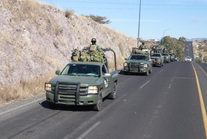 Apatzingán comienza su miércoles entre balas y explosiones