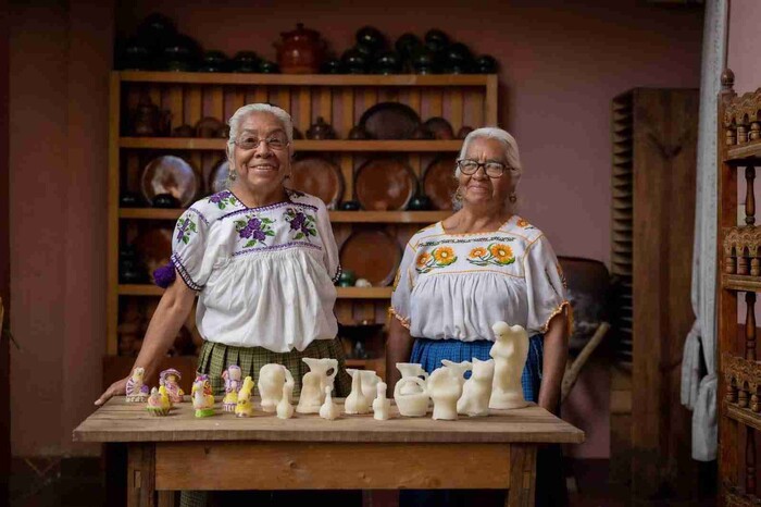 Aprende a elaborar velas, calaveritas de azúcar y artesanías de barro vidriado en este taller