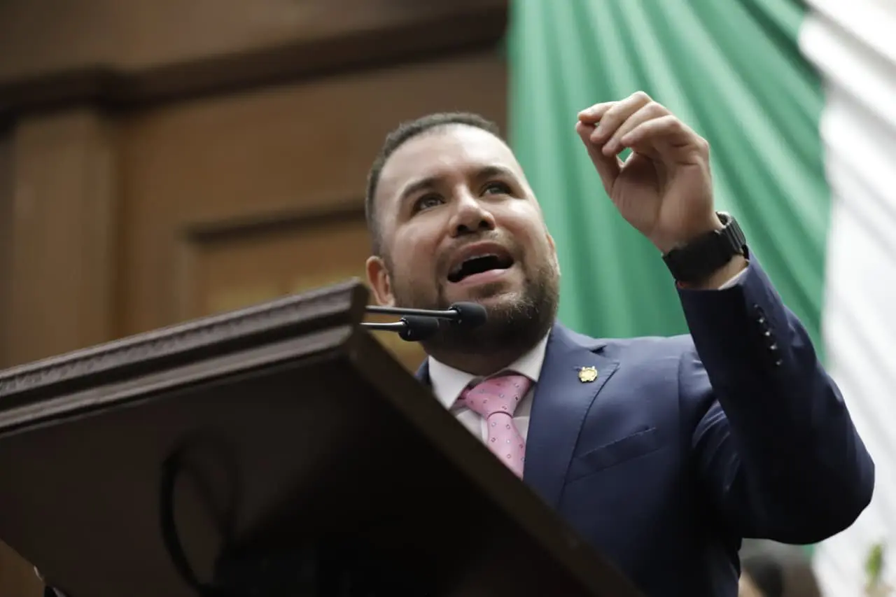 Aprobación de reforma para ser legislador en Michoacán a partir de los 18 años fortalece la democracia: Reyes Galindo