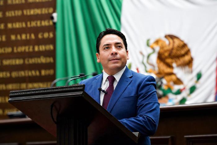 Aprueban iniciativa de Iván Vera para garantizar atención tanatológica en Michoacán