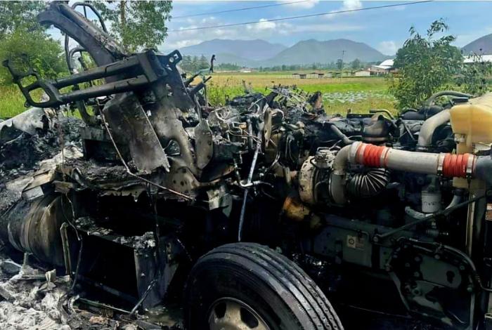 Arde tractocamión en Ciudad Hidalgo