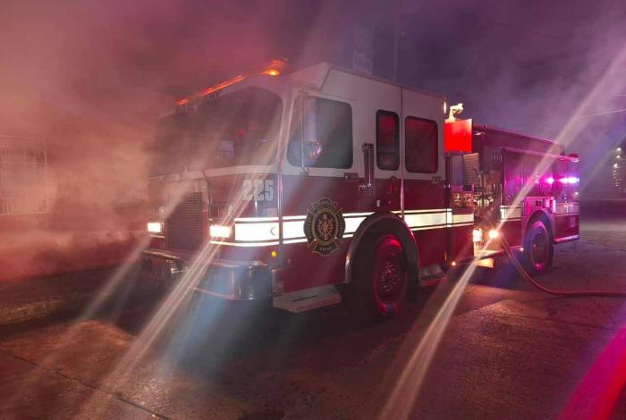 Arde vehículo en Zitácuaro