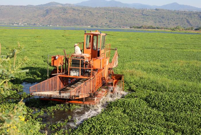 Arranca limpieza en la presa Malpaís con maquinaria especializada