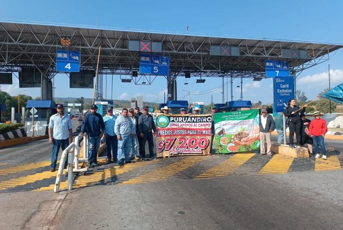 Arranca megabloqueo por transportistas y productores agrícolas en Michoacán