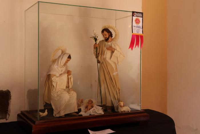 Artesanos de la cerería enfrentan alza al triple de su materia prima