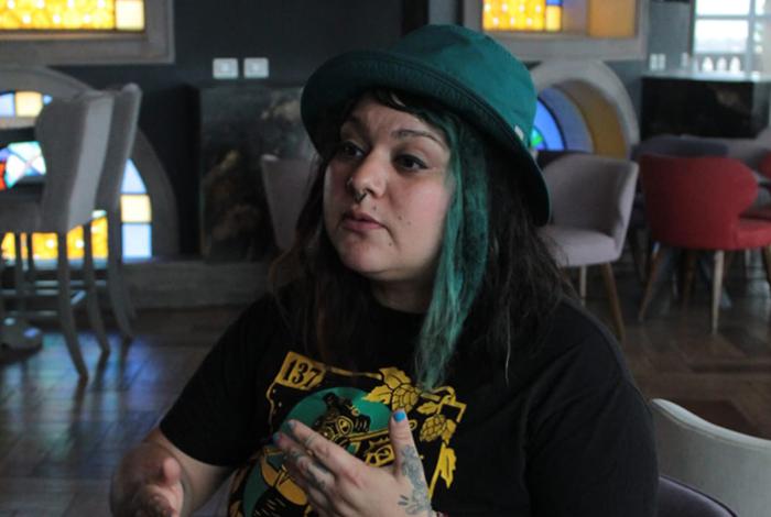 Artista mexicana relata como son las redadas de migrantes en California, EUA