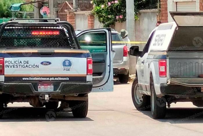 As3sinan a joven pareja frente a un local, en Parácuaro