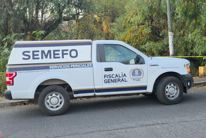 As3sinan a taquero afuera de su casa, en Turicato