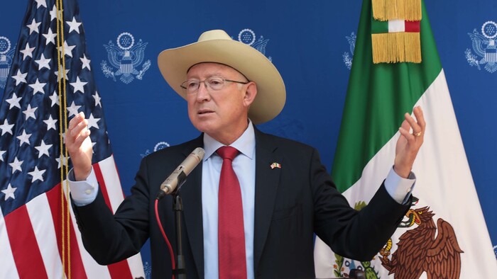 Asegura Ken Salazar que AMLO rechazó dinero de EU para reforzar seguridad