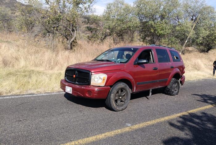 Asegurada camioneta relacionada en la agresión a policías municipales de Apatzingán