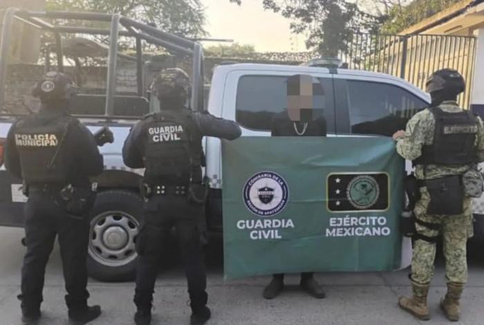 Asegurados dos hombres, un arma de fuego y droga en Apatzingán: SSP