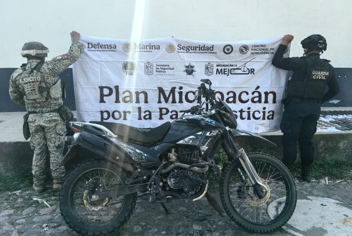 Asegurados tres fusiles y más de mil 300 cartuchos útiles en Apatzingán