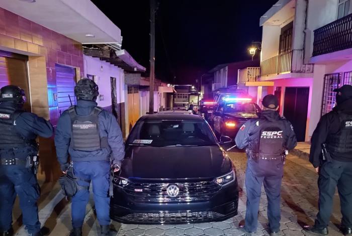 Aseguran auto robado en el Barrio de Santo Santiago