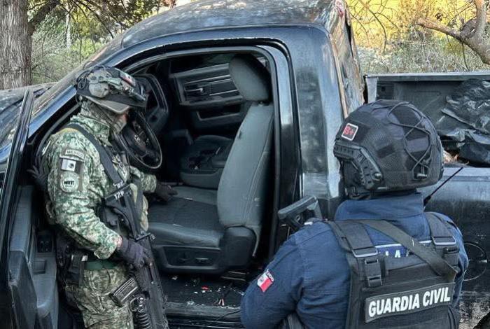 Aseguran camioneta, tras enfrentamiento en Zinapécuaro donde dos policías resultaron heridos