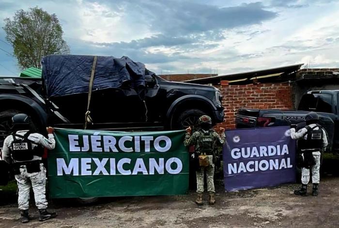 Aseguran camionetas y casi dos mil dosis de dr0g4 en Tangancícuaro