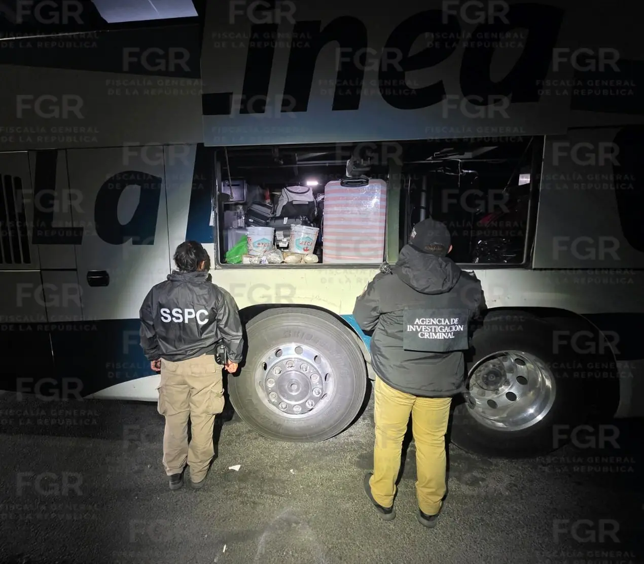 Aseguran granadas y cartuchos en autobús de pasajeros en Michoacán