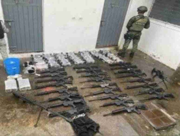 Aseguran importante arsenal de armas en San Juan Nuevo