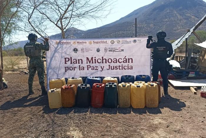 Aseguran más de 700 litros de hidrocarburo rob4do, en La Huacana