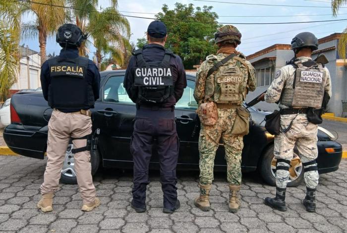 Aseguran vehículo y 40 kg de dr0ga en Morelia