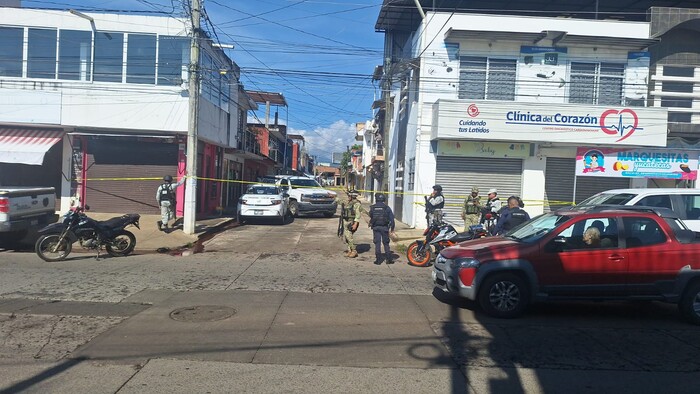 Asesinan a balazos a taxista en la colonia El Colorín, de Uruapan