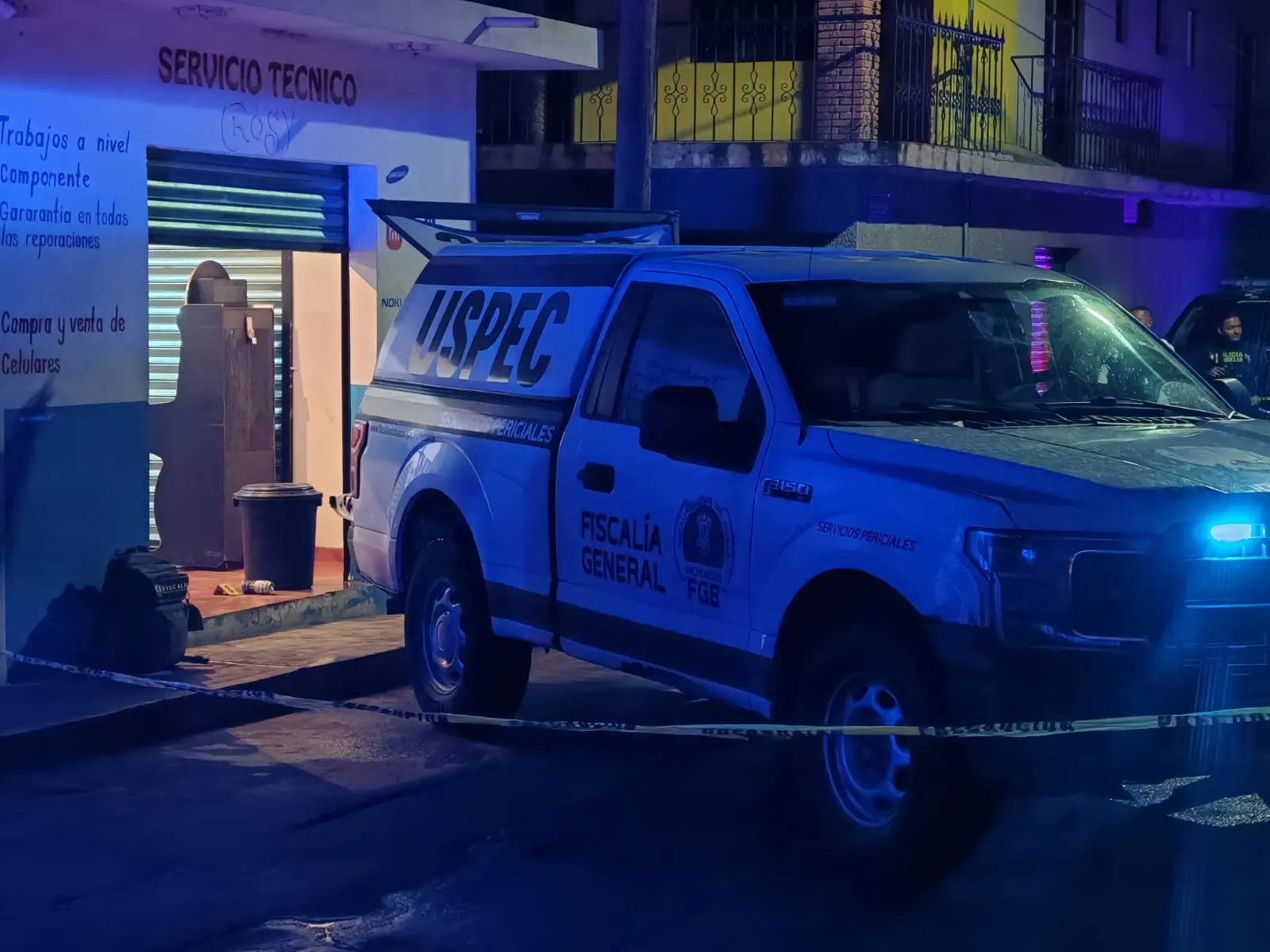 Asesinan a balazos a un hombre dentro de taller electrónico