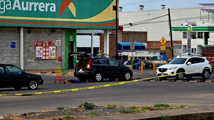 Asesinan a mujer cuando salía de hacer sus compras de tienda departamental