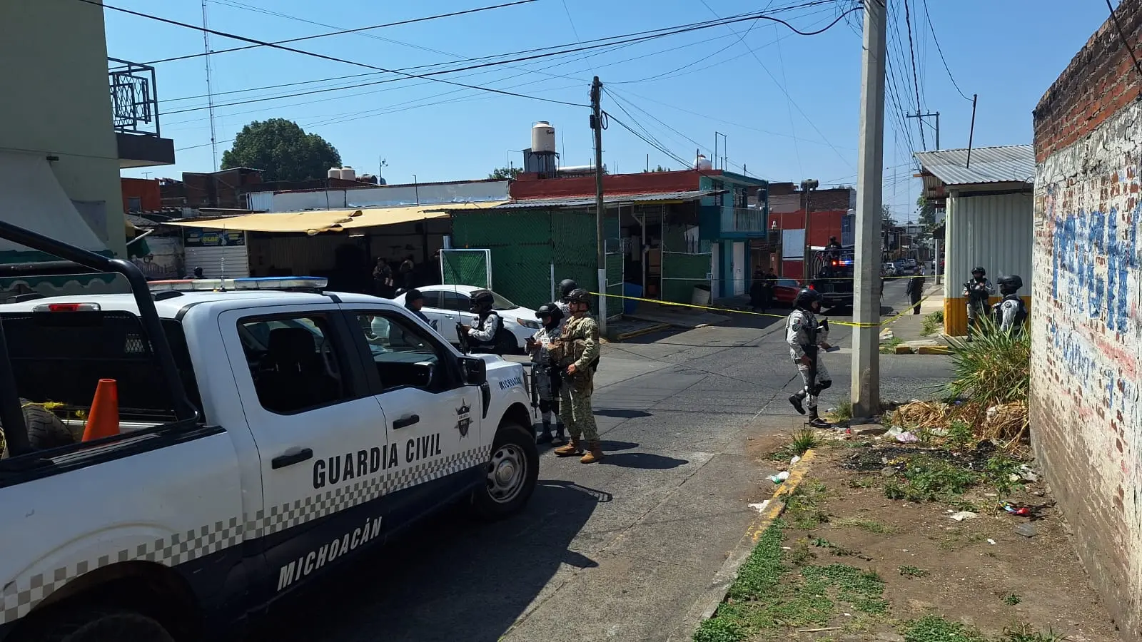 Asesinan a un hombre en un taller mecánico, en la Ramón Farías de Uruapan