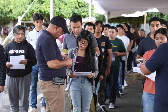 Aspirantes a estudiar Derecho y carreras del área de Humanidades de la UMSNH este martes aplican examen de admisión