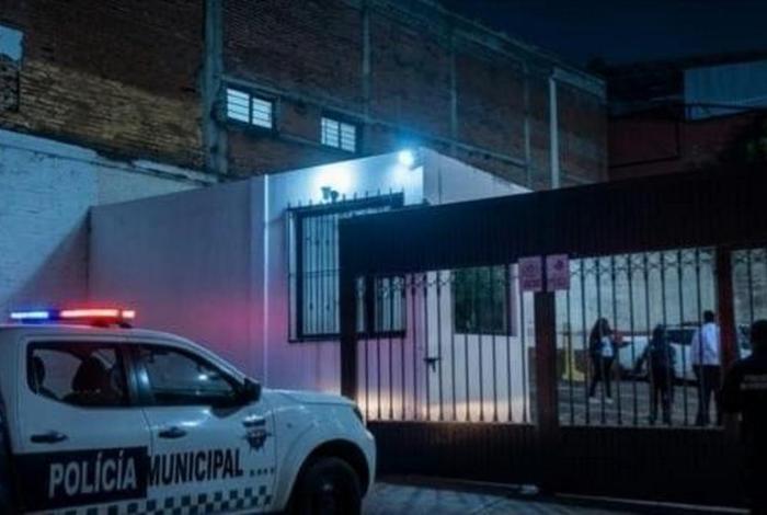 At4can a tiros las instalaciones de la CFE en Uruapan