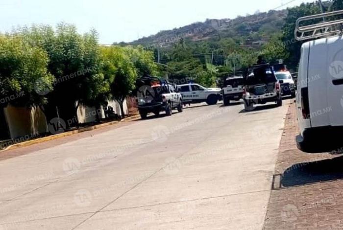 At4que arm4do deja tres mu3rtos en Apatzingán