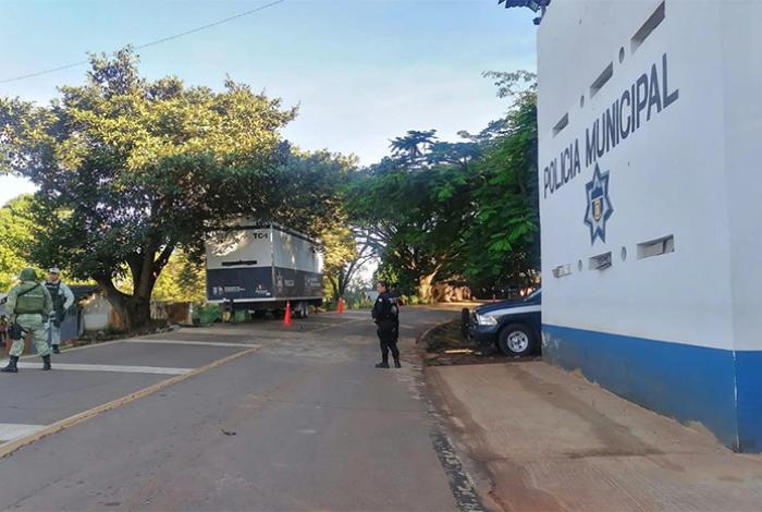 Atacan a balazos caseta policial en Ario de Rosales