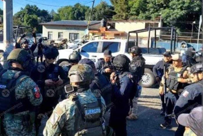 Atacan presidencia municipal de Tingüindín