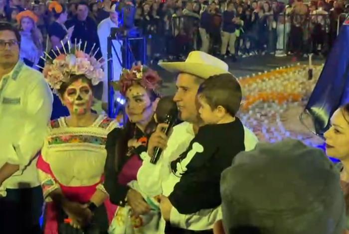 Atentan contra Carlos Manzo en el Centro de Uruapan; el agresor habría sido abatido