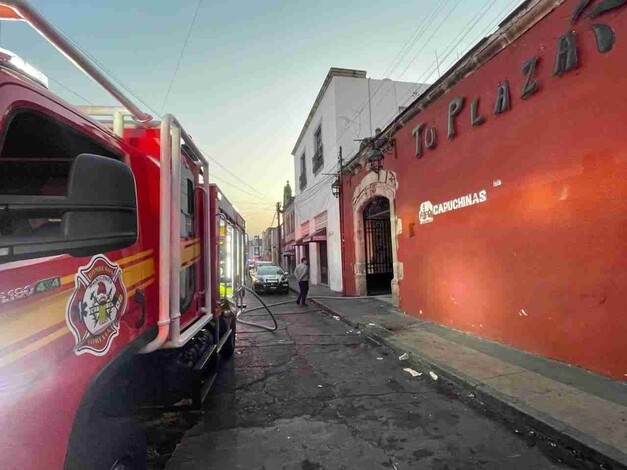 Atienden Bomberos municipales y Policía Morelia incendio en local