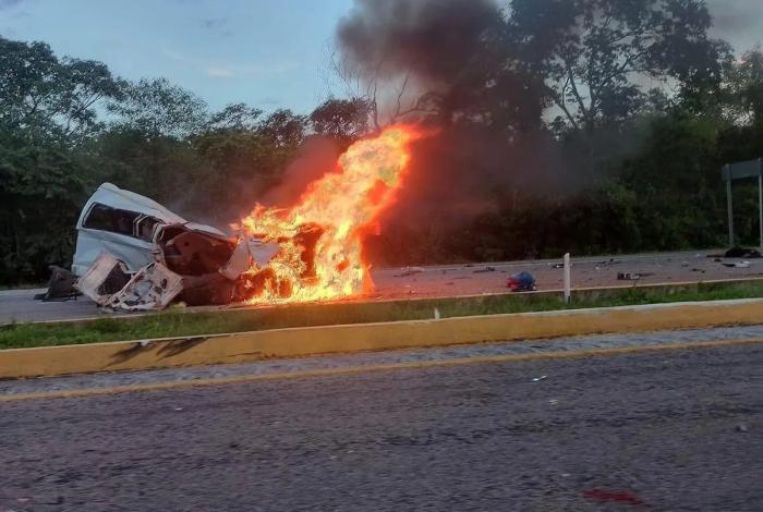 Aumenta a 16 el número de muertos en accidente en Yucatán