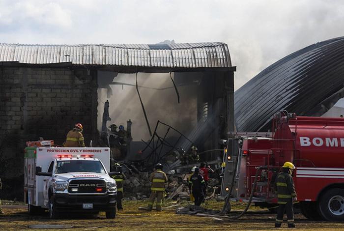 Aumentan a diez los muertos en el accidente de un jet privado en Estado de México