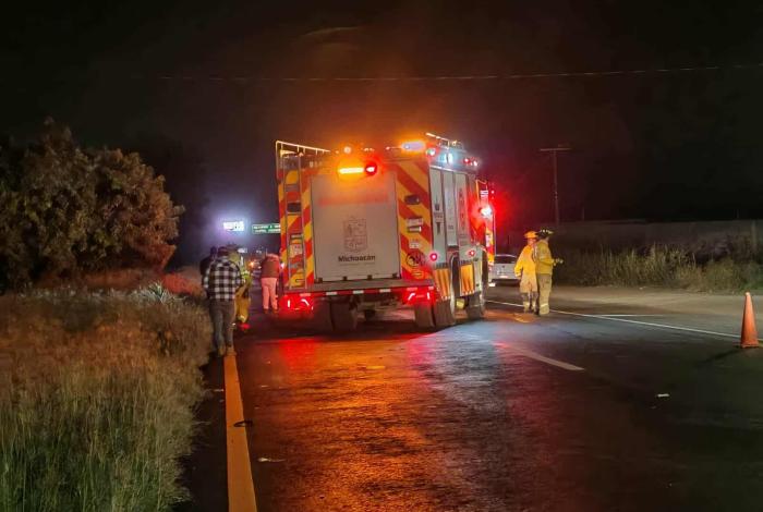 Auto atropella a adulto y niño en la Morelia – Pátzcuaro; el menor muere