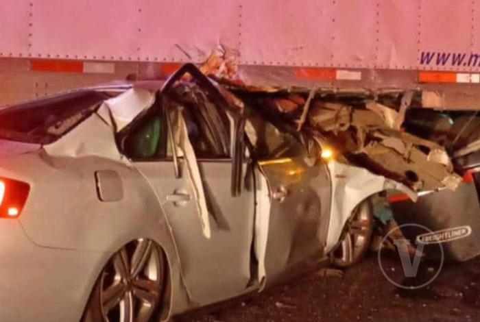 Auto choca contra caja de tráiler en la Morelia-Pátzcuaro; hay dos muertos