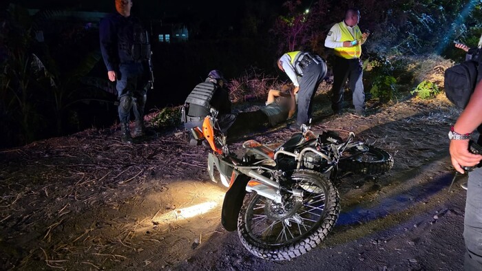 Auto embiste a motociclista y huye, en Zamora