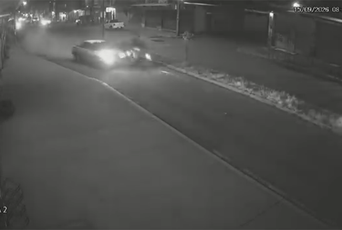 Auto embiste a pareja de motociclistas y se da a la fuga, en Uruapan