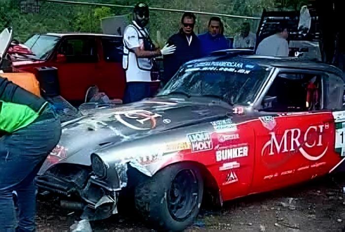 Auto participante en la Carrera Panamericana se accidenta en la Mil Cumbres; tripulante queda herido